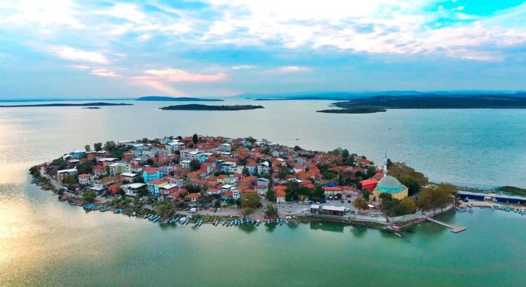 Gölyazı Köyü Nerede ? Ağlayan Çınarın Hikayesi